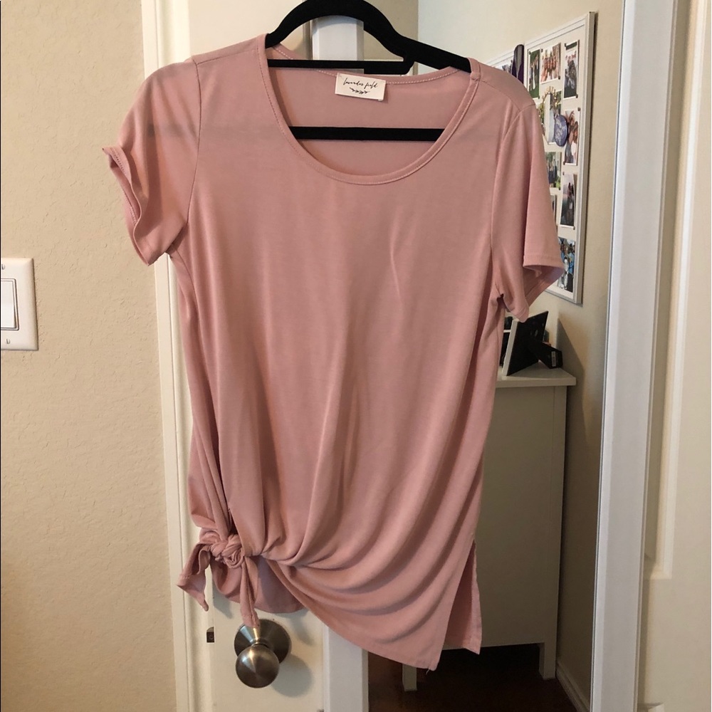 muted pink soft t-shirt with stylish bottom knot!